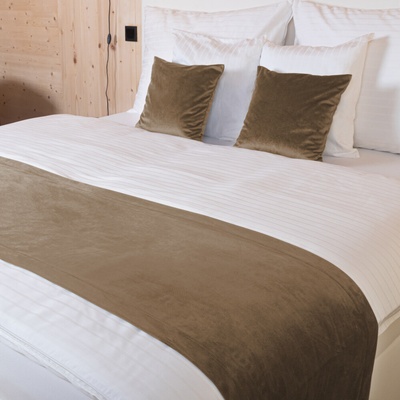 Biante přehoz na postel Zamatový Velvet Prémium SVP-034 Kávovo hnedý 50 x 220 cm