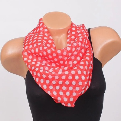 Стилно дамско фишу в червено с бели точки