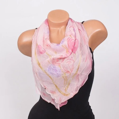 Бледорозово фишу с цветя