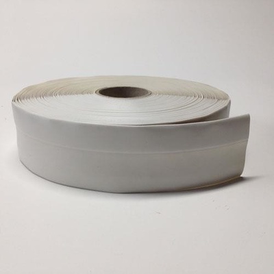Impol Trade Podlahová lemovka 28200299 biela 5,3 cm x 25 m