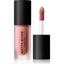 Makeup Revolution Matte Bomb matná tekutá rtěnka Nude Magnet 4,6 ml