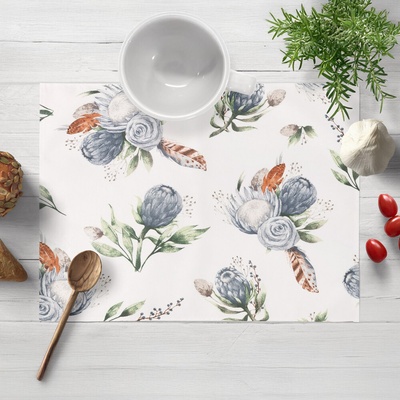 Biante bavlna prestieranie Sandra SA-707 Modré kvety Protea na bielom 30x40 cm