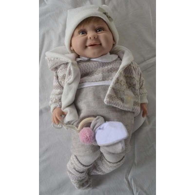 Marina & Pau Realistická holčička Mája v zimním 42 cm