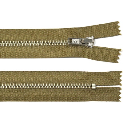 Kovový zip no.3 nerozepínací 20cm khaki zelený (stříbrné zoubky)