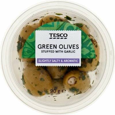 Tesco Marinované vykôstkované zelené olivy plnené cesnakom 90 g