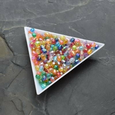 - Plastové korálky cca 4mm - mix barev 1000 ks