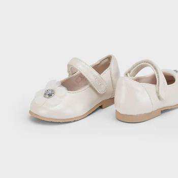 Mayoral Нежни пантофки в перлен цвят за бебе момиче с цвете и велкро Майорал