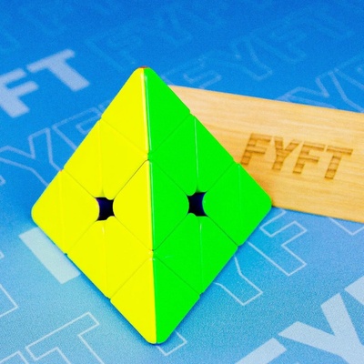 RS Pyraminx M s neotřelým a novým systémem Maglev