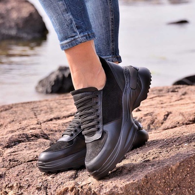 Tinti Shoes Дамски сникърси в черно Rebeka black