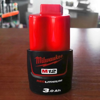 MILWAUKEE M12 B2 Li-ion accu 12V 2,0Ah - 4932430064 | Klium