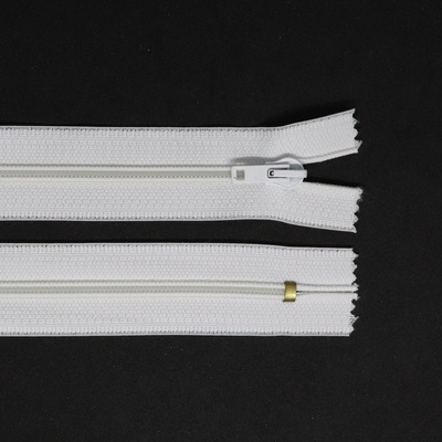 Spirálový zip, šíře 3 mm, délka 25 cm, bílá