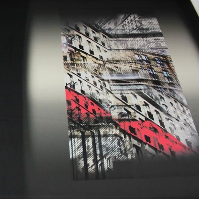 Satén foto, červený vzor, š.140