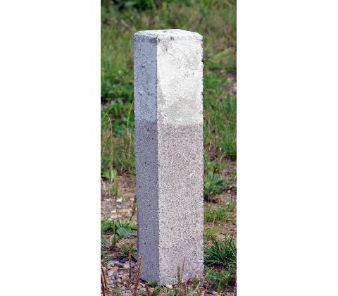 Betonový mezník