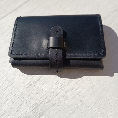 Kožená ručně šitá mini peněženka černá