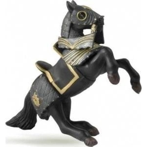 Papo Con in black armor