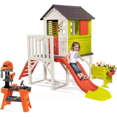 Smoby Domček na pilieroch Pilings House s 1,5 m šmykľavkou zvončekom a záhrada s pracovnou dielňou Black&Decker SM810212-E