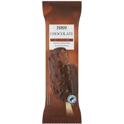 Tesco Mrazený krém s kúskami čokolády v poleve z mliečnej čokolády s kakaovými bôbmi 90 g