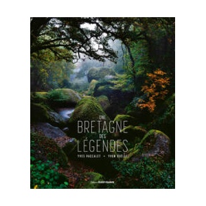 Une Bretagne des légendes | PACCALET Yves, BOELLE Yvon (ISBN: 9782737381300)