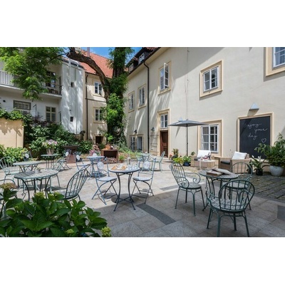 Tříchodové degustační menu v Monastery Garden Bistro v samém srdci Prahy pro 2 osoby