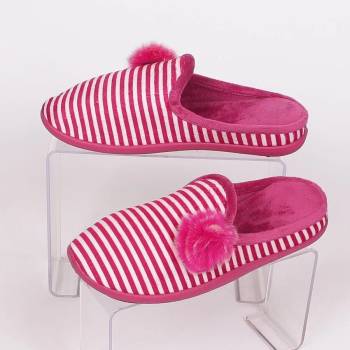 Image 1 of Домашни раирани пантофи в розово-лилав и бял цвят с пухче