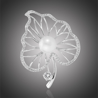 Éternelle brož s bílou perlou a zirkony Leona B2169 stříbrná