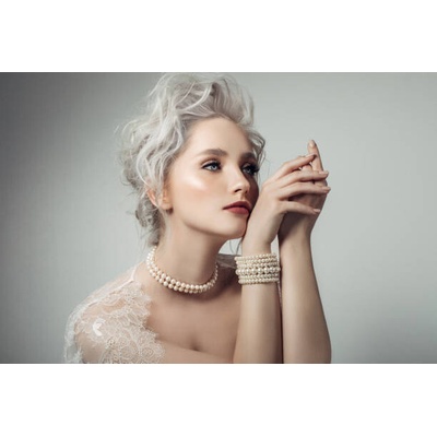 Plakát, Obraz - Beautiful woman wearing pearls necklace, CoffeeAndMilk, 40 × 26.7 cm