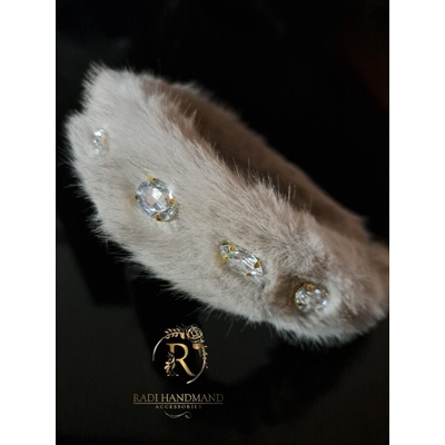 Radi handmade Диадема с естествен сив пух с камъни (928)