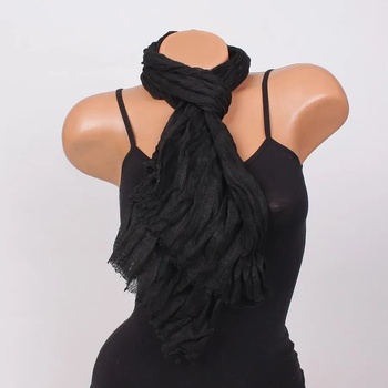 Image 1 of Стилен дамски шал в черно