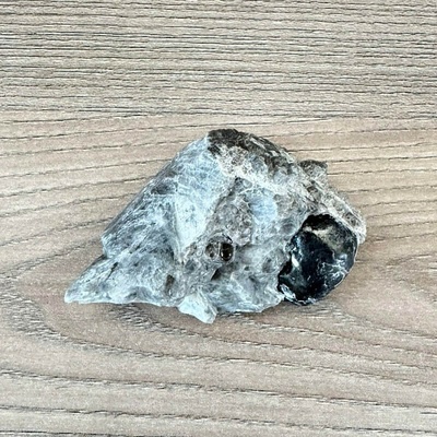 Nefertitis Obsidián Apačská slza v matrixu USA 47 NF64419 - cca 2,3 cm, 65,2 g