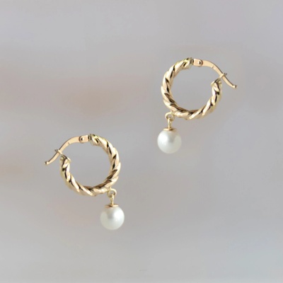 Lillian Vassago Zlaté visací náušnice s říční perlou LLV22-GER191