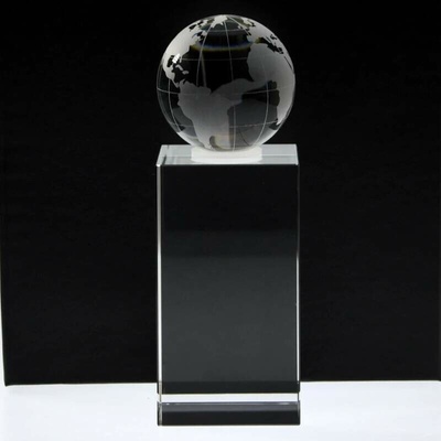 Skleněná trofej zeměkoule 170 mm