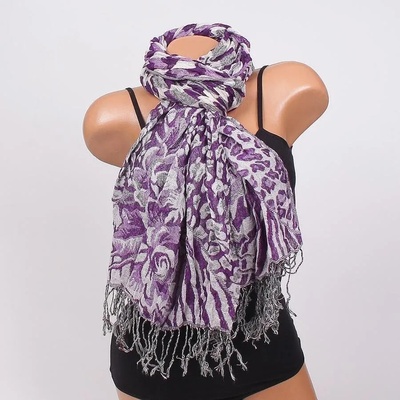 Стилен шал в лилаво и бяло с рози и ресни