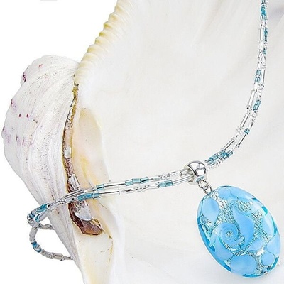 Lampglas Elegantný náhrdelník Blue Lace s perlou s rýdzim striebrom NP4