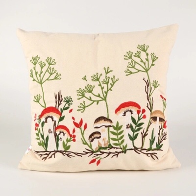 Takoy Povlak na polštář s vyšívaným vzorem 45x45 houby mezi květinami-HT-00224 | 45 x 45 cm