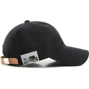 HARAHU Шапка с козирка de-29981 - Черна kp29981