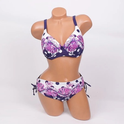 Бански в бяло и тъмносиньо с рози и точки - чашка d