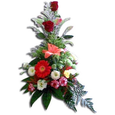 Ikebana s červenými ružami
