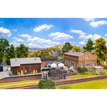 Faller Промоционален комплект /Goods handling - товарен склад и обслужващи сгради (190088)