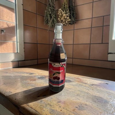 Stillfrutta Sciroppo Amarena Sirup s príchuťou divokej čiernej čerešne 1 l