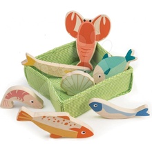 Tender Leaf Toys Drevené ryby a dary mora Fish Crate 7 kusov v textilnom košíku