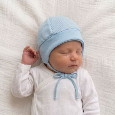 Baby Service Dojčenská bavlnená zaväzovacia čiapočka Pruhy Svetlomodrá