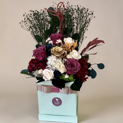 Exkluzívna kytica stabilizovaných kvetov vo flower boxe