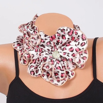 Image 1 of Фишу-цвете с леопардов десен в бяло и розово