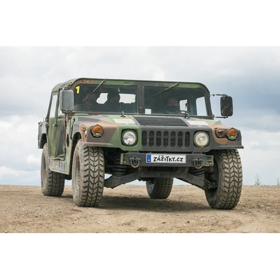 Projížďka v terénním vojenském HUMVEE