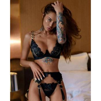 Луксозен еротичен комплект бельо Тами с бродерия розички в черен цвят | ЕРОТИЧНО БЕЛЬО