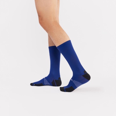 Kiprun Tenké bežecké ponožky Run900 do polovice lýtok modrá