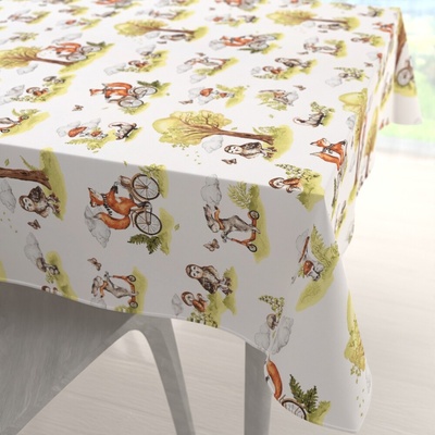 Biante Detský bavlna štvorcový obrus Sandra SA-697 Líšky na bicykloch - zelené na bielom 130x130cm