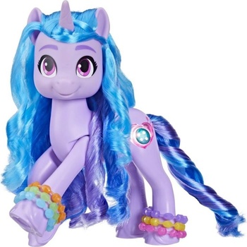 Hasbro My Little Pony Izzy objav v sebe iskru