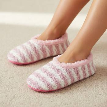 Дамски плетени пантофи-балеринки в лилаво и бяло райе