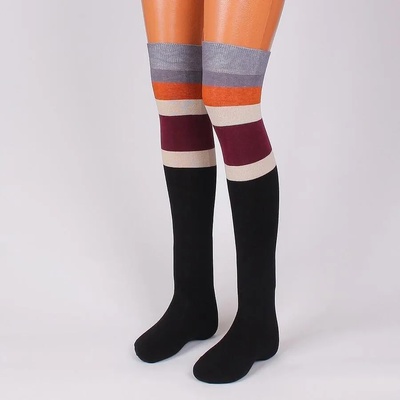 Памучни 7/8 чорапи в черно с райе в няколко цвята